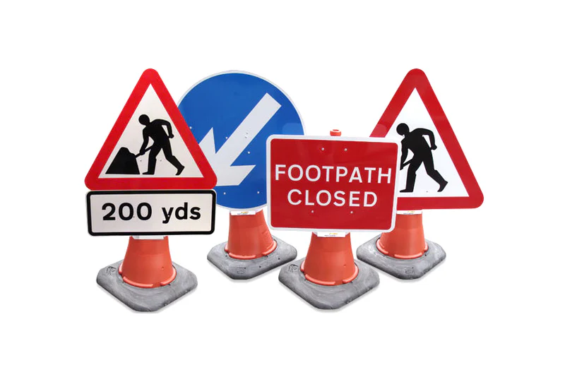 What features make Chapter 8 barriers effective for traffic control during Hull projects